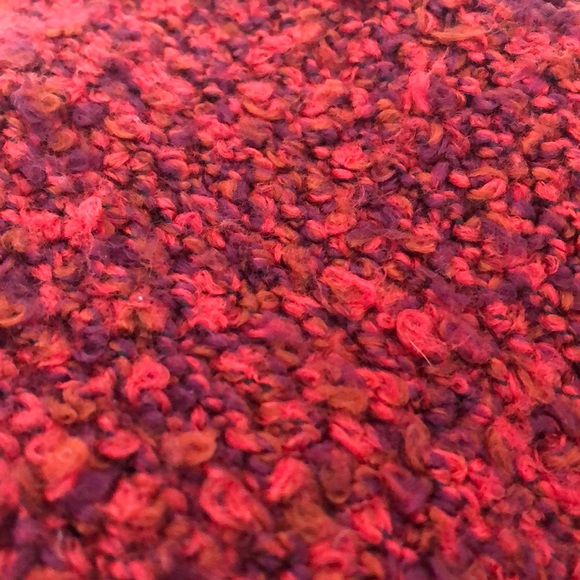 Cozy shawl, perfect for Christmas time. - Picture 5 of 5